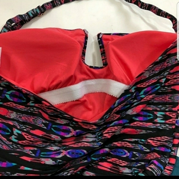 NWT Island Escape Tankini Top Women's Size 6 Absract Black Multicolored Modest - Picture 3 of 6